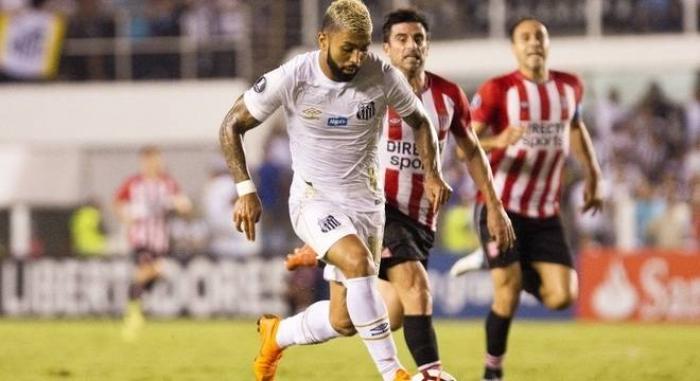 Santos vence Estudiantes na Vila Belmiro e confirma liderança de grupo na Libertadores