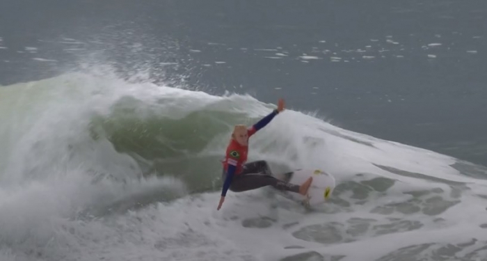 Brasileira Tatiana Weston-Webb é campeã da etapa de J-Bay do mundial de surfe