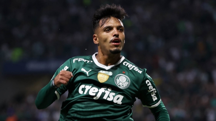 Palmeiras derrota Internacional e segue líder isolado do Brasileirão