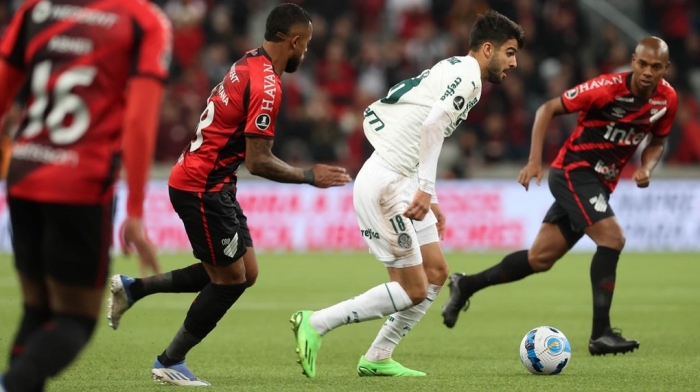 Athletico-PR derrota Palmeiras na primeira partida das semifinais da Libertadores
