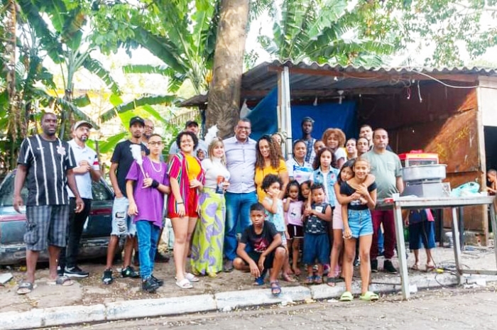 Robson Santos participa de caminhada com a candidata Fernanda Caetano na Zona Leste