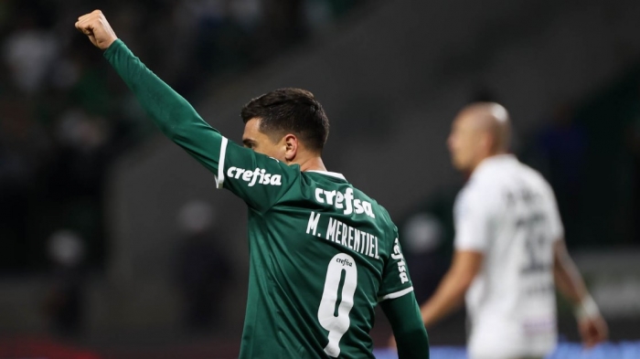 Com um a menos, Palmeiras vence Santos no Brasileirão