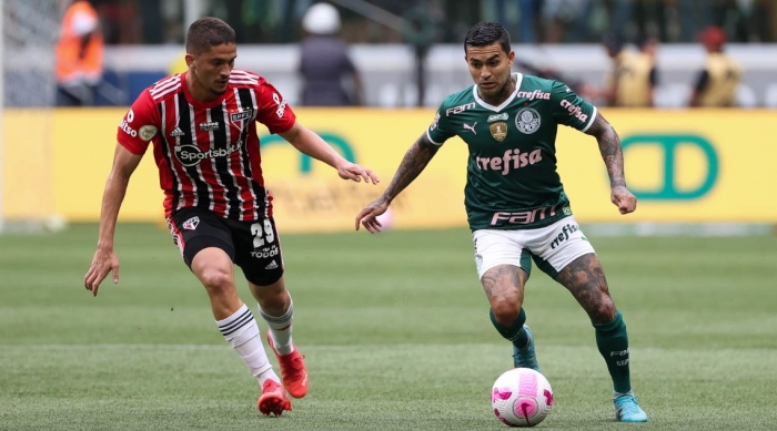 Palmeiras desperdiça pênalti, dois jogadores a mais em campo e empata com o São Paulo no Allianz Parque