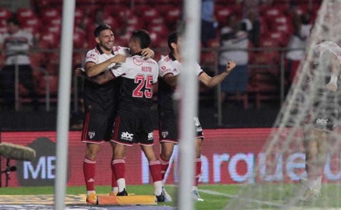 São Paulo derrota Coritiba no Morumbi pelo Brasileirão