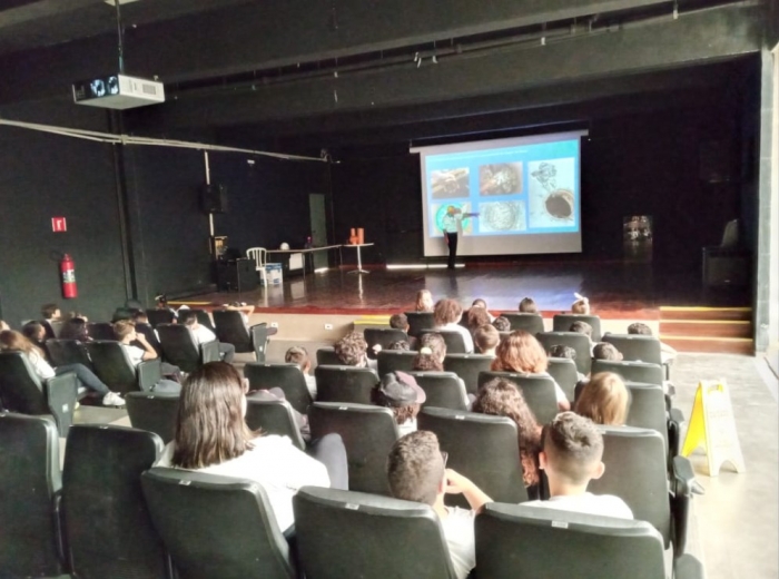BRK realiza palestras de conscientização sobre o processo de tratamento de esgoto e o uso correto das redes