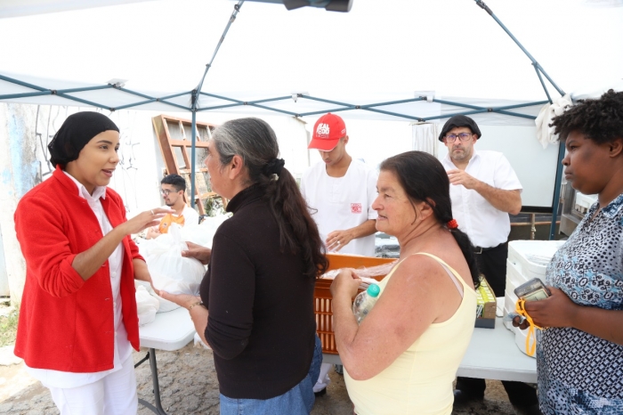 Restaurante Popular Móvel serve mil refeições na primeira semana de funcionamento em Mauá