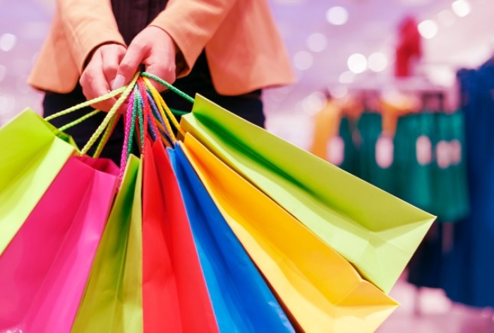 Consumidores devem gastar mais e com maior planejamento nesta Black Friday, diz estudo