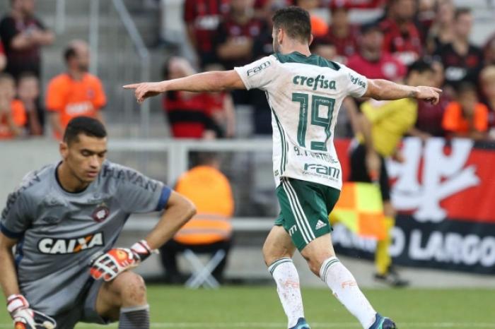 Palmeiras vence Atlético-PR na Arena da Baixada por 3 a 1