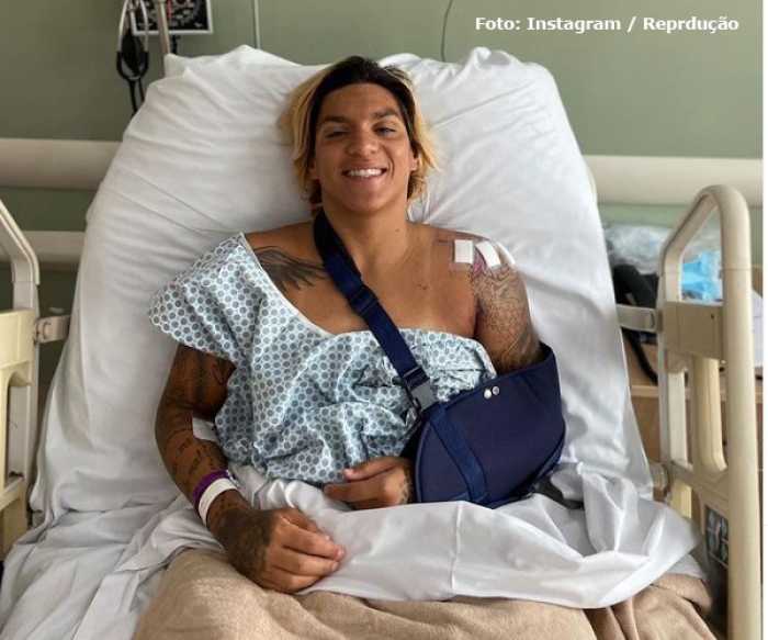 Após hexa no circuito mundial de águas abertas, Ana Marcela passa por cirurgia
