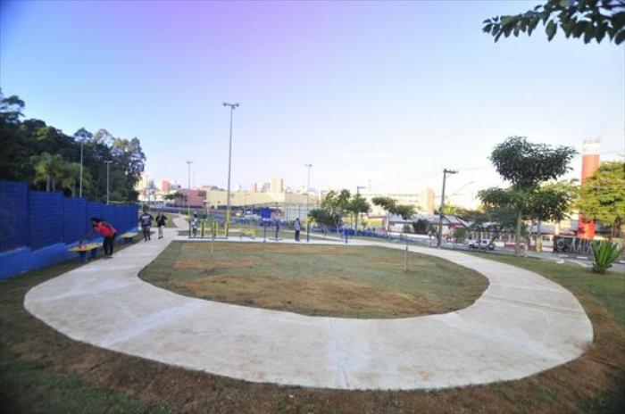 Revitalização da Praça da Vila Magini leva lazer à população local