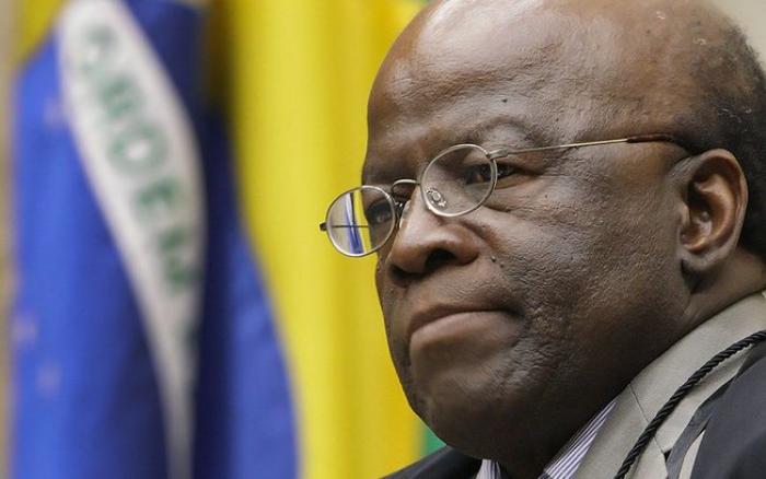 Joaquim Barbosa diz no Twitter que não será candidato a Presidência da República
