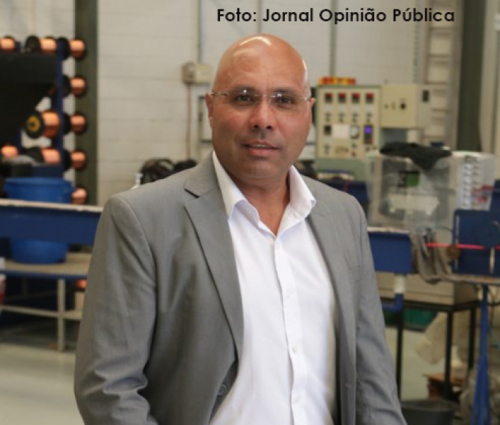 Claudio Custódio comemora obras de tapa-buracos no condomínio ACIBAM