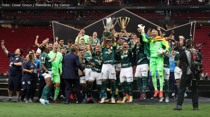 Palmeiras vence jogo com sete gols e é campeão da Supercopa do Brasil