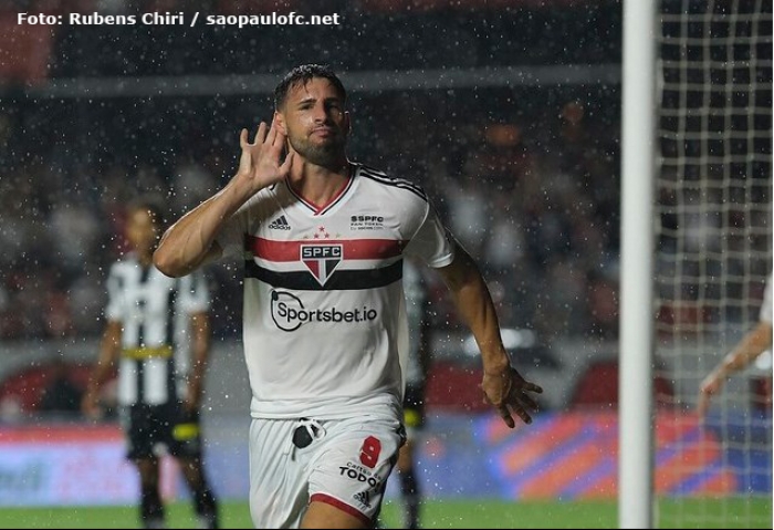 São Paulo vence clássico contra o Santos pelo Paulistão