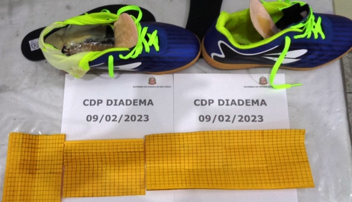 Chuteira enviada pela mãe de preso escondia mais de mil fragmentos de droga sintética