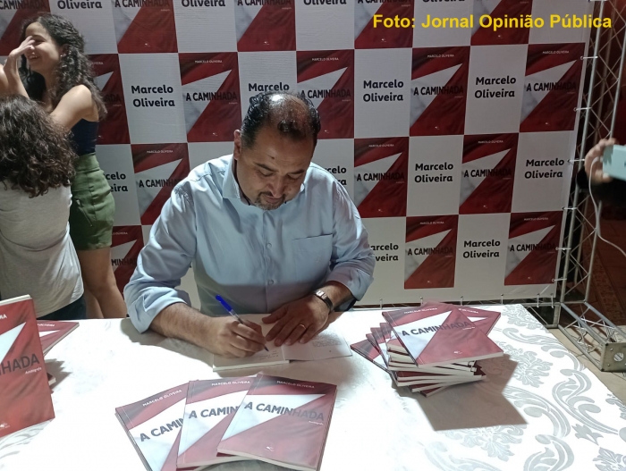 Marcelo Oliveira lança autobiografia chamada “A Caminhada”