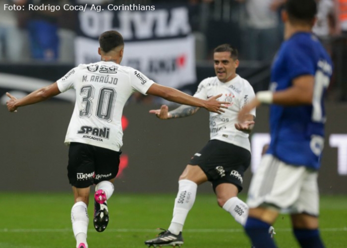 Corinthians vence Cruzeiro na estreia do Brasileirão