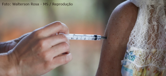 Vacinação contra Covid-19 com dose bivalente é liberada para maiores de 18 anos em todo o país