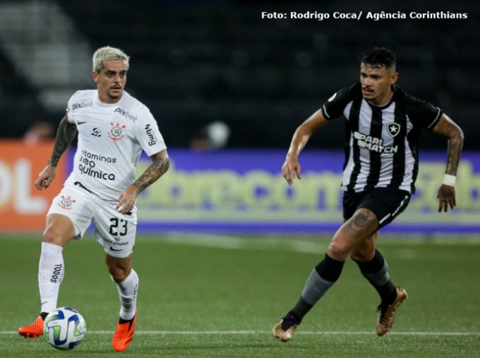 Botafogo vence Corinthians e retoma liderança do Brasileirão