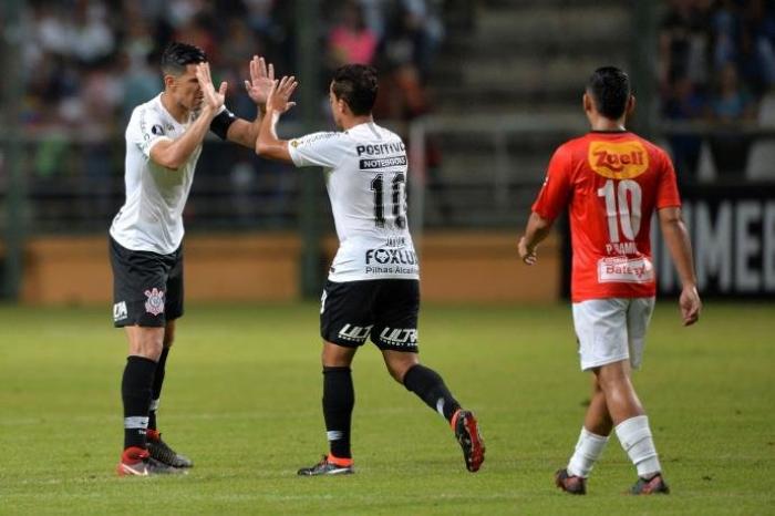 Corinthians goleia Deportivo Lara e garante classificação para próxima fase da Libertadores