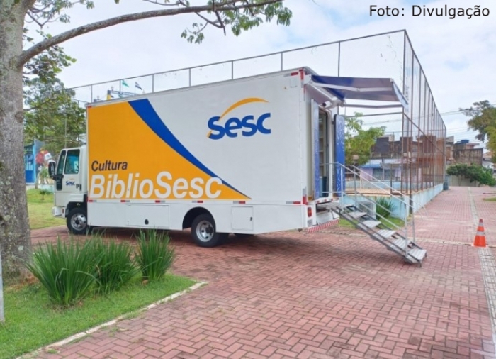 Biblioteca itinerante oferece empréstimo de livros e HQS em Mauá