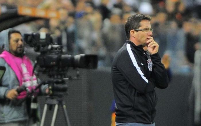 Na estreia de Osmar Loss, Corinthians sai derrotado de Itaquera